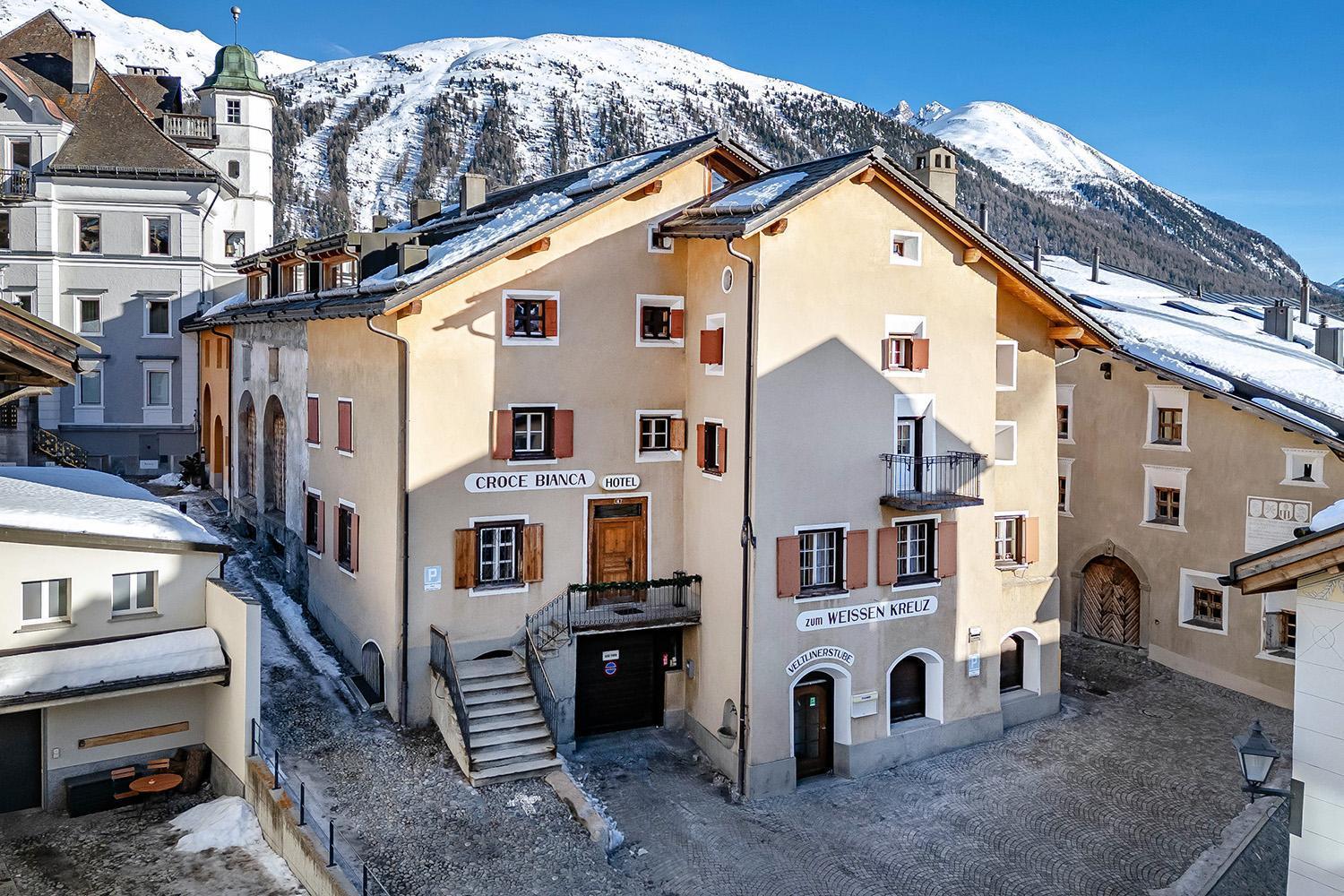 Bed and Breakfast Weisses Kreuz - Crusch Alva Samedan Esterno foto